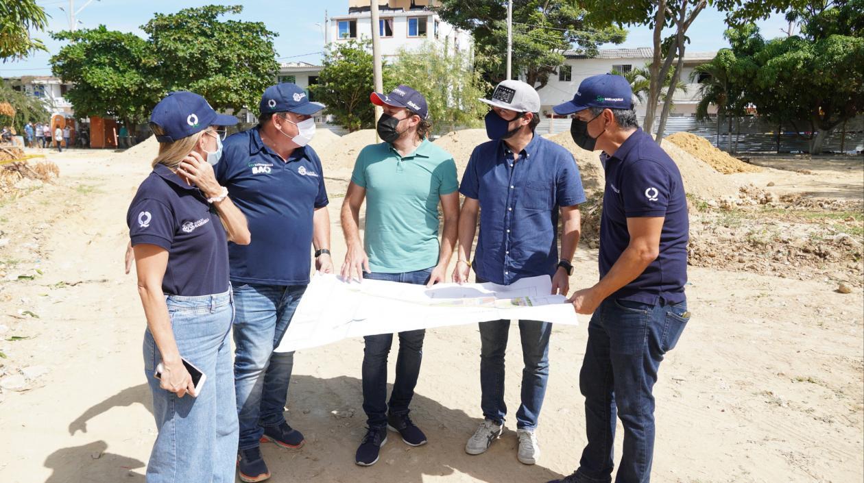 El Alcalde en un recorrido por parques en Barranquilla.