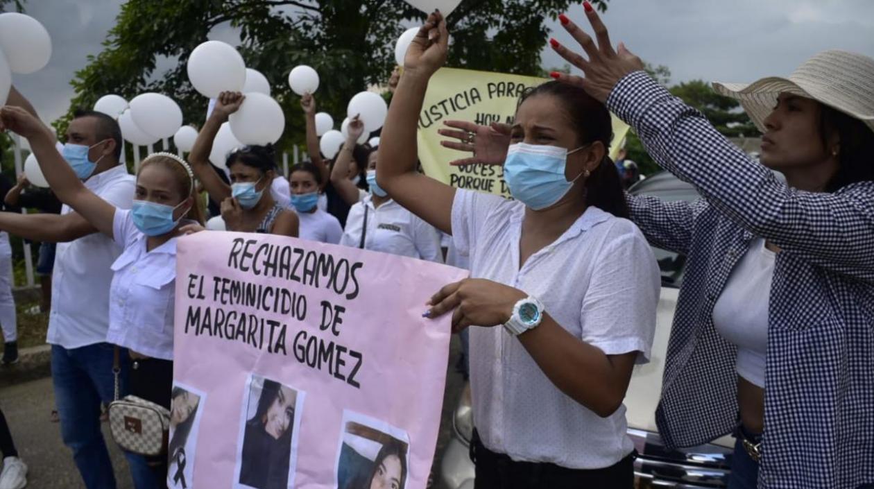 Allegados también exigieron justicia durante el sepelio de la joven el día anterior. 