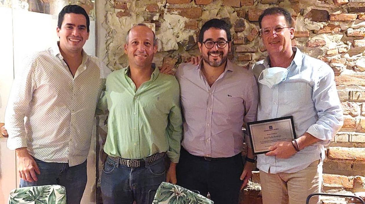 Clemente Fajardo junto con Lucas Ariza, Ricardo Román y René Puche.