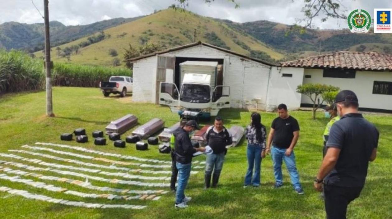 La droga incautada y los capturados.