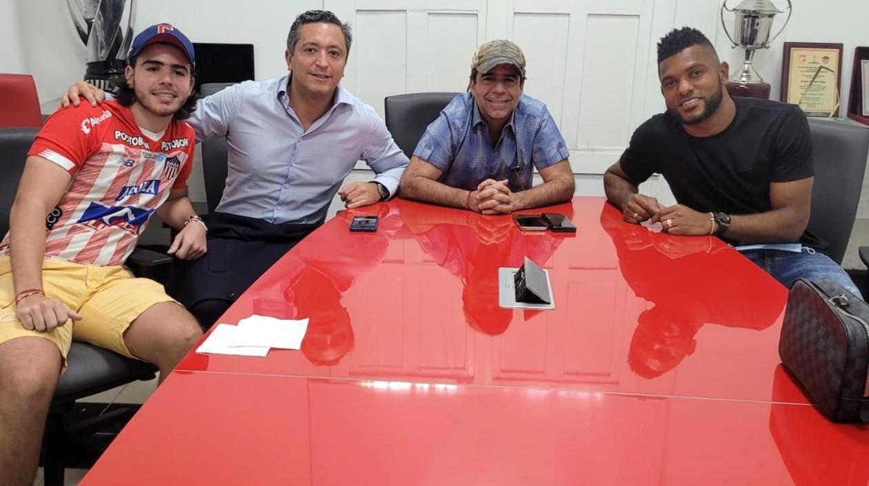 Miguel Ángel Borja concretando su vinculación.