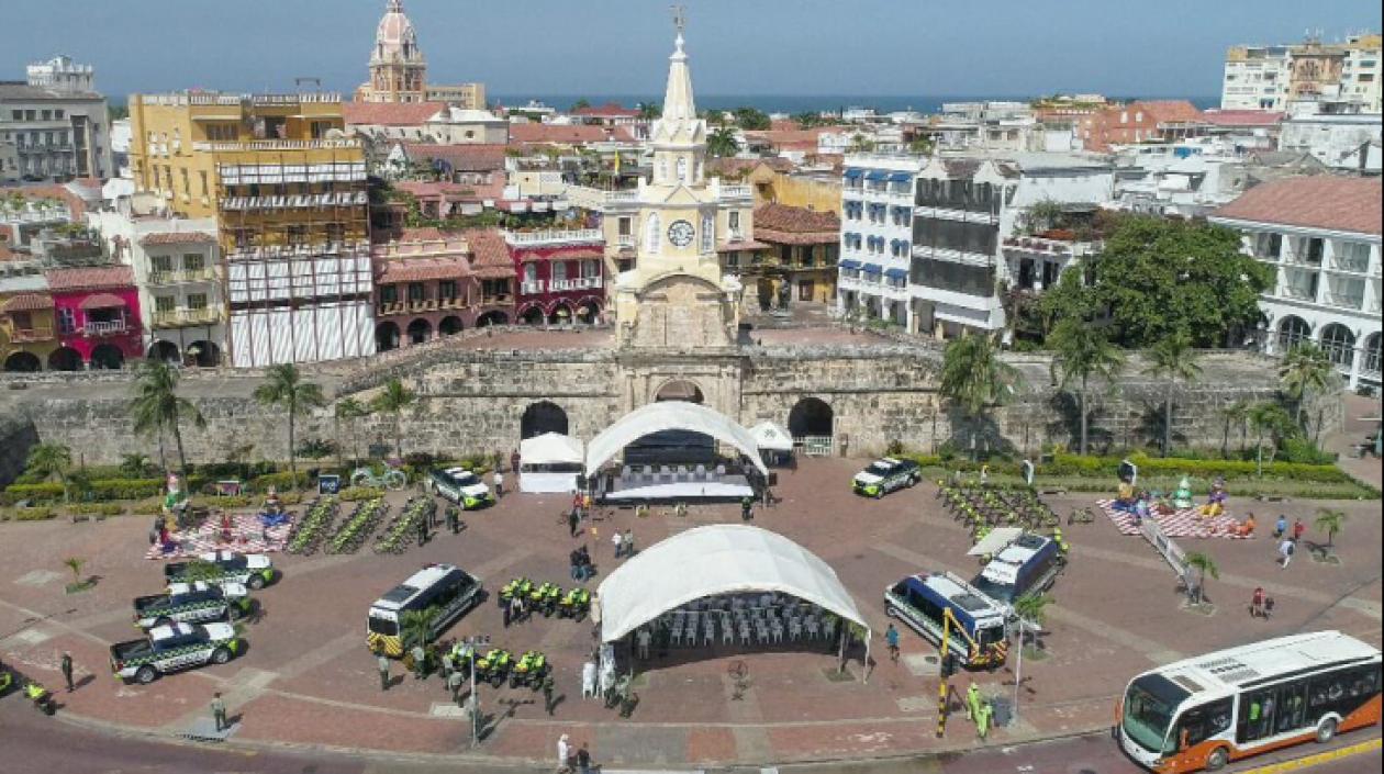 Acto de entrega de equipos para la Policía.