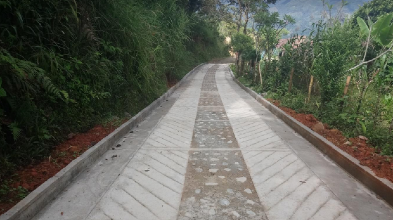 Una vía terciaria terminada. 