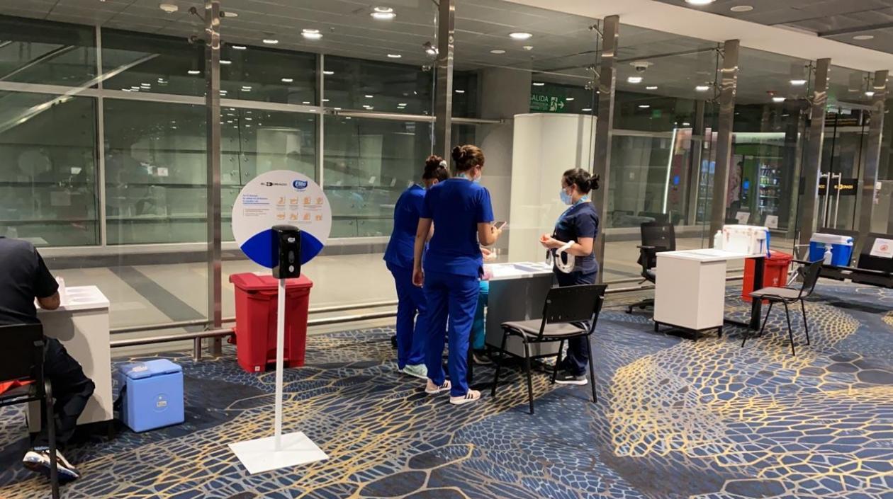 Zona de toma de muestras en el aeropuerto El Dorado de Bogotá. 