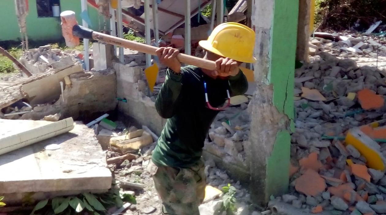 Imagen de la demolición de una vivienda en Providencia.