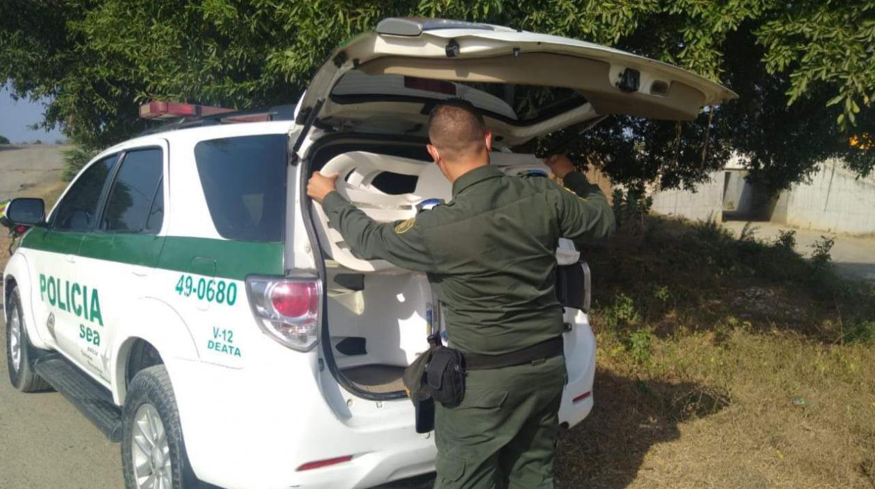 Las sillas recuperadas por la Policía tras el robo en la capilla. 