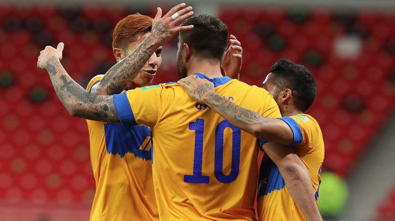 André Pierre Gignac celebra su segundo gol. 
