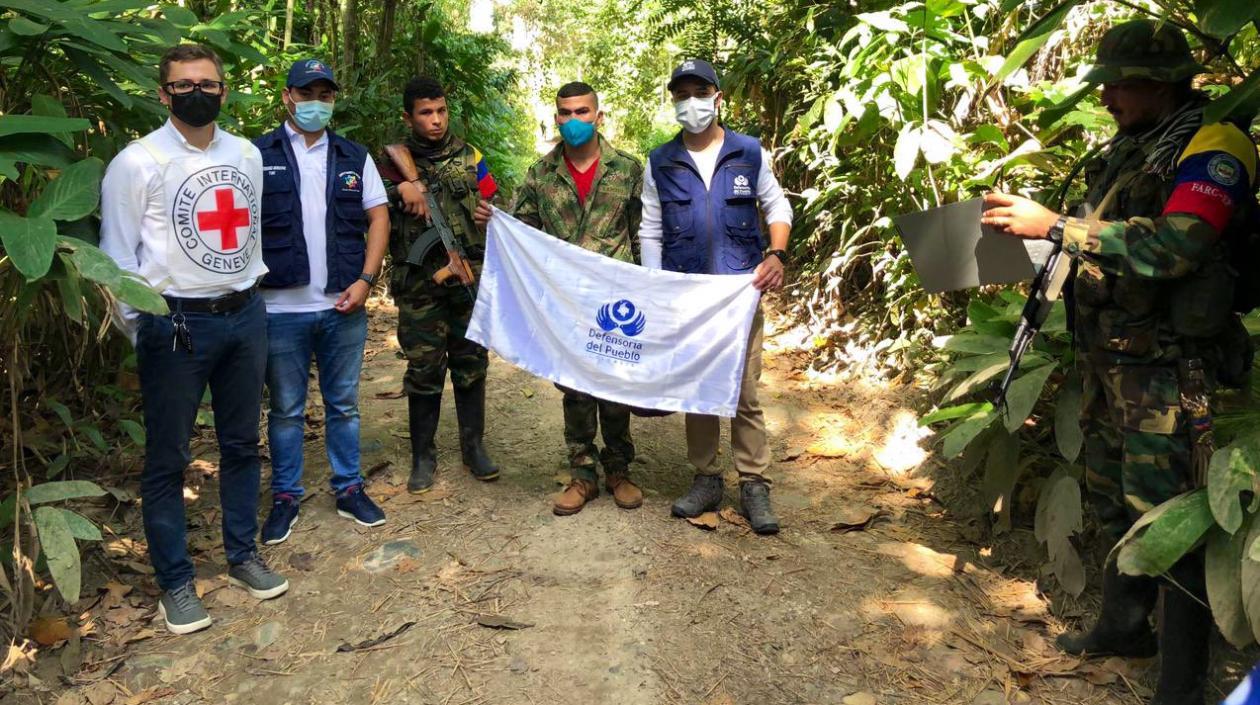El soldado Ever Andrey Castro (centro).