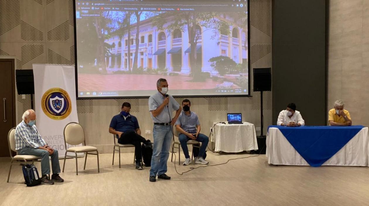 Reunión entre directivos de Uniatlántico y estudiantes de Bellas Artes.