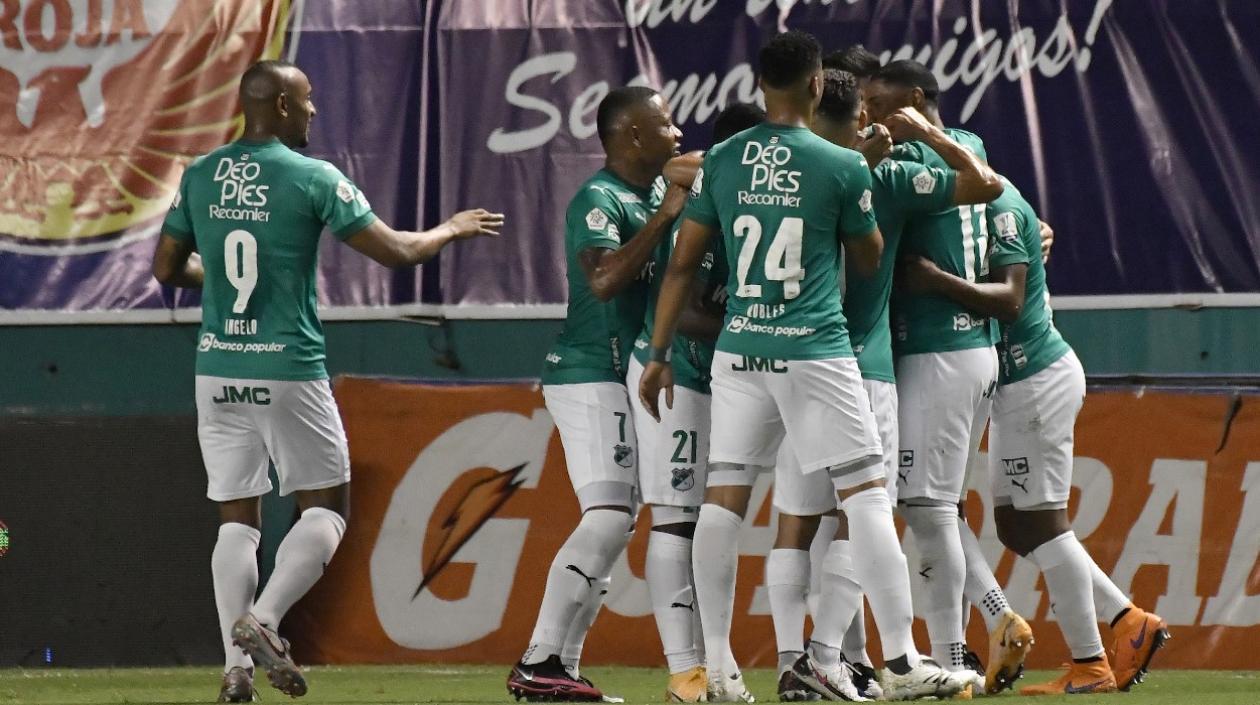 Deportivo Cali celebra un gol. 