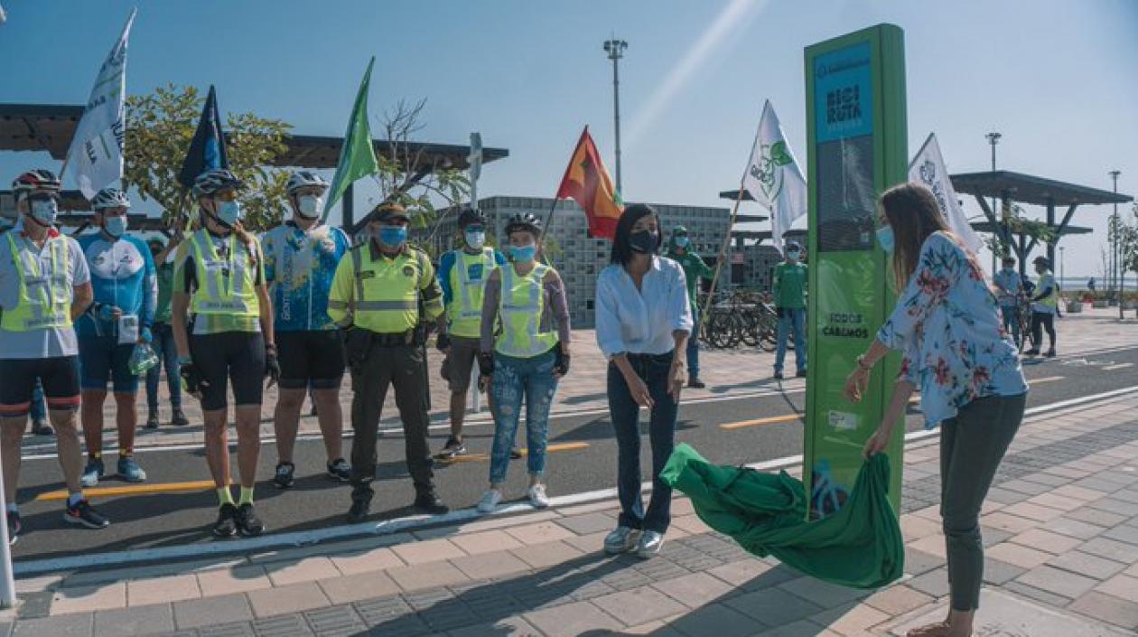 Instalación del primer contador de bicicletas en Barranquilla.