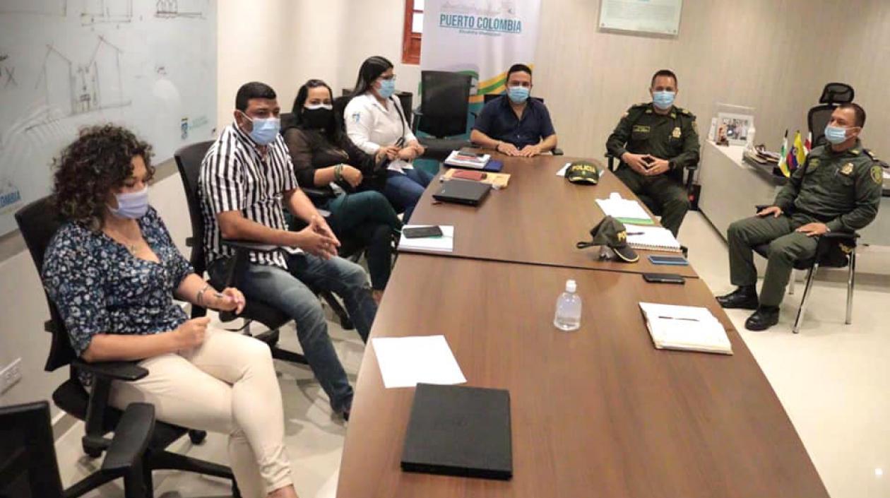 Autoridades de Puerto Colombia definiendo las medidas de prevención