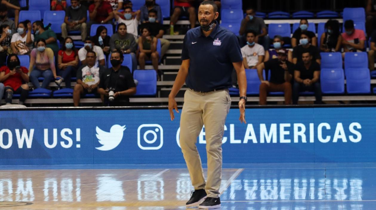 Tomás Díaz, entrenador de Titanes. 