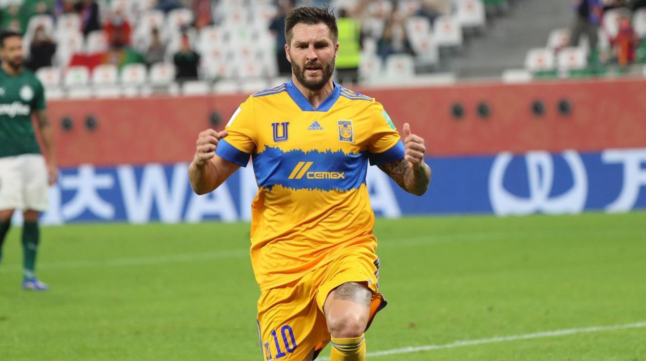 André Pierre Gignac celebra el gol. 