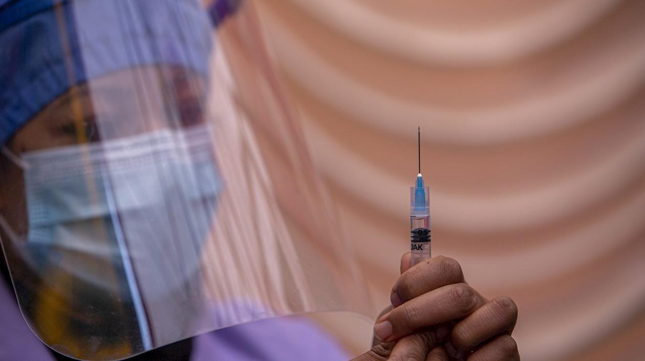 Londres defiende la vacuna de Oxford.