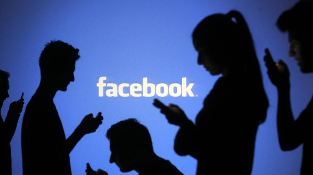 Facebook censurará las informaciones falsas sobre el Covid-19 y las vacunas.