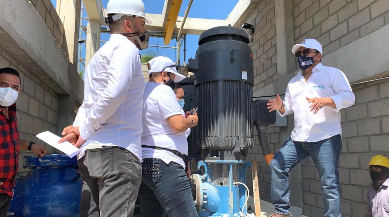 Visita a las obras del tanque.