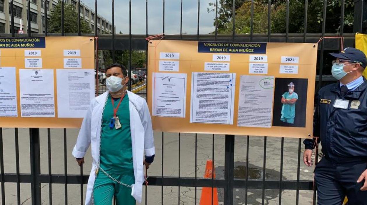 El médico Bryan De Alba.