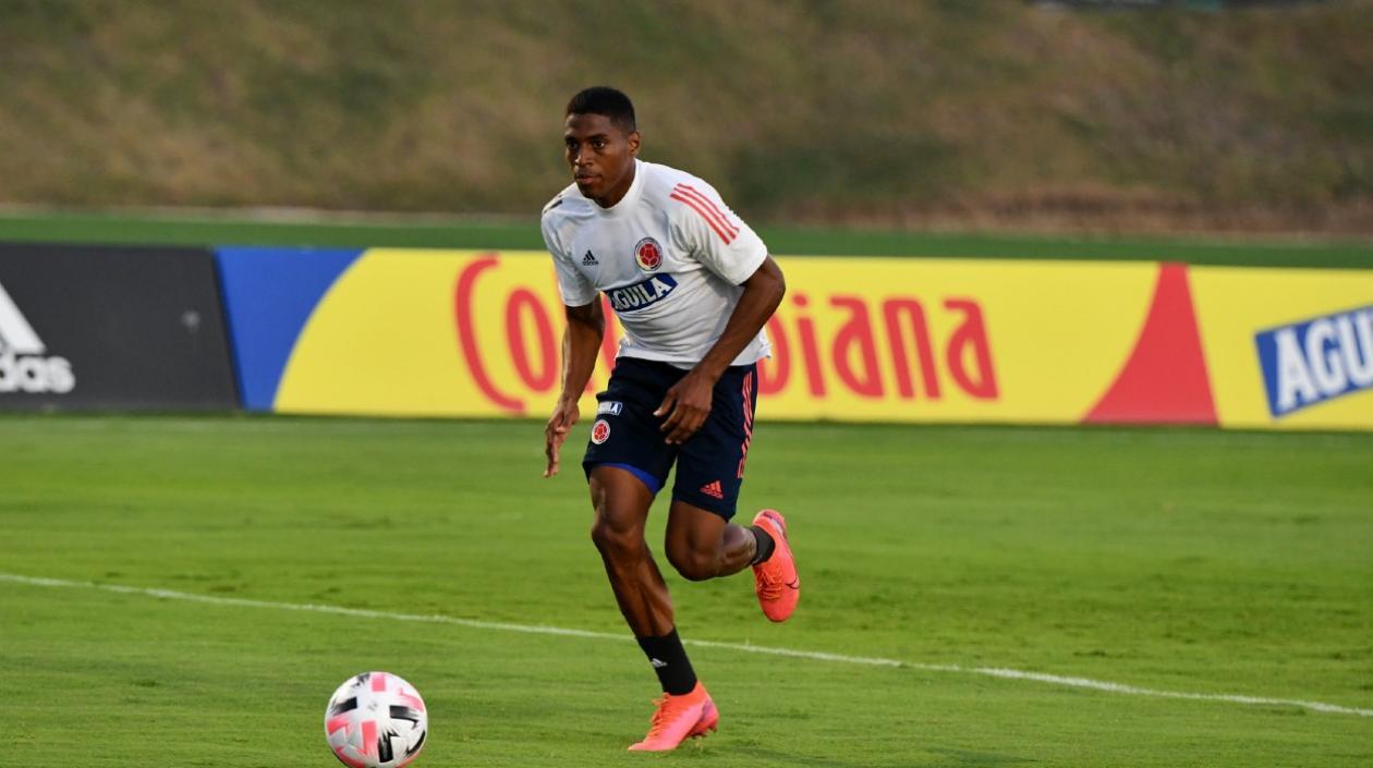 Emerson Rivaldo Rodríguez durante un entrenamiento con la Selección Colombia.