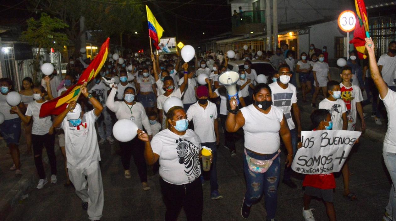 La comunidad del barrio El Pueblo marchó para exigir justicia. 