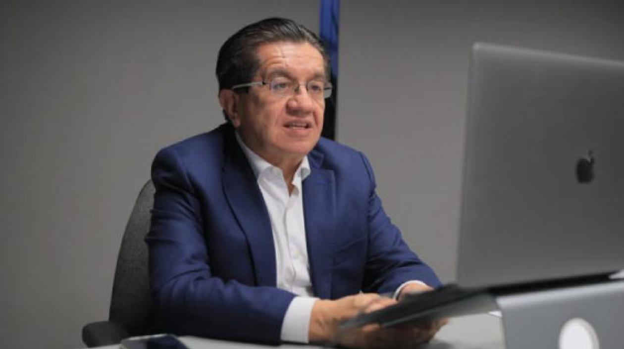 Ministro de Salud Fernando Ruíz.