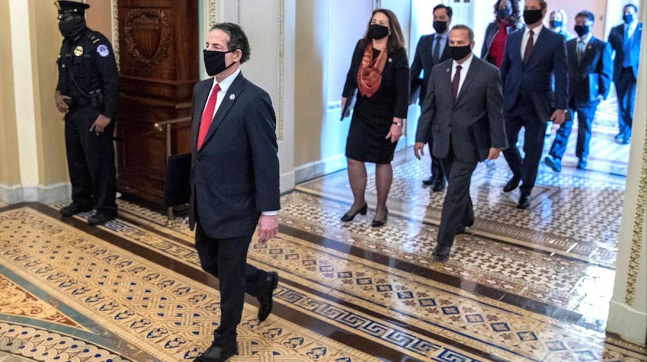Senadores ingresando al Capitolio para el segundo juicio político a Donald Trump.