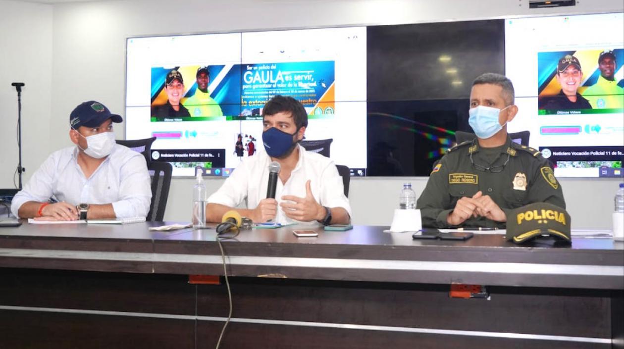 El Alcalde Jaime Pumarejo señalando las conclusiones del Consejo de Seguridad.