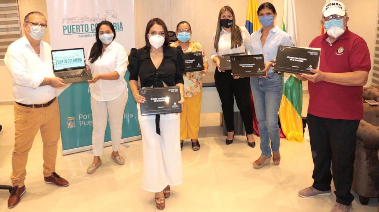 Entrega de los computadores.