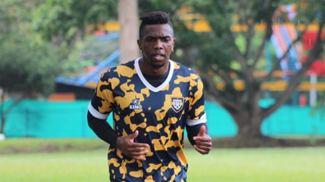 Edison Toloza entrenando con el Boca Juniors de Cali.