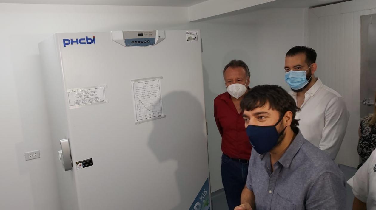 El alcalde Pumarejo y el viceministro de Salud, Luis A. Moscoso.