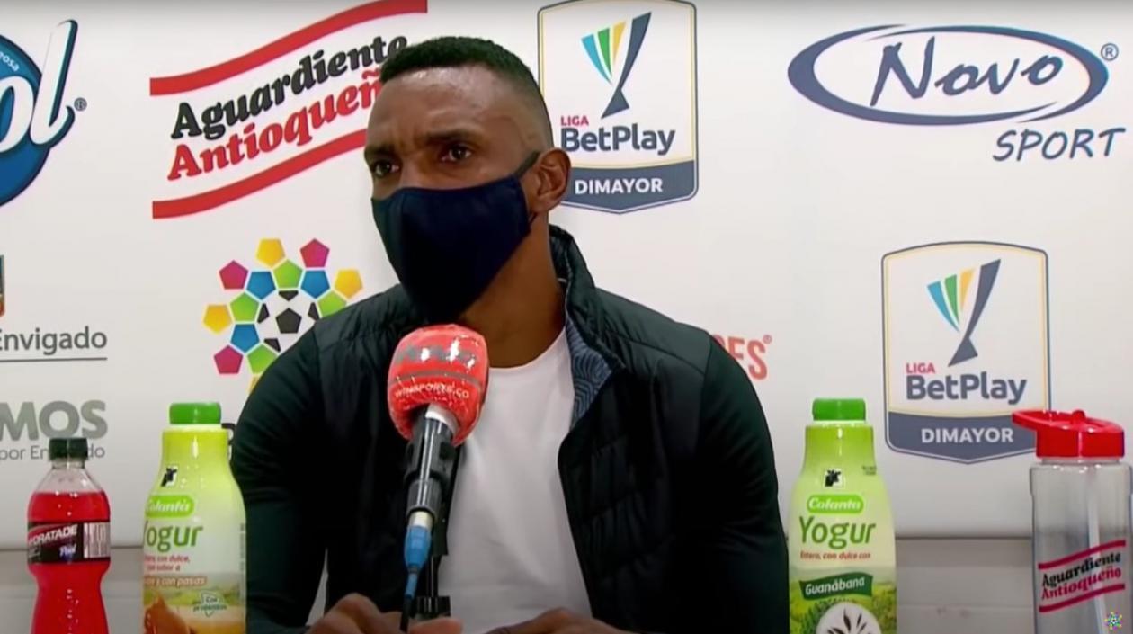 El DT Luis Amaranto Perea, al término del partido esta noche.