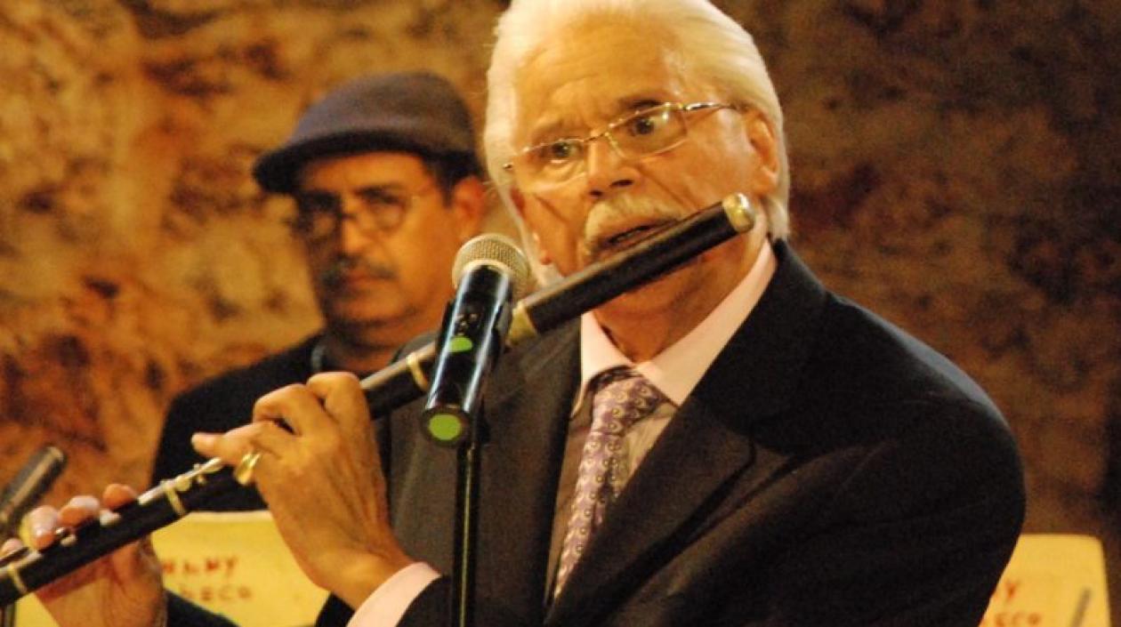 Johnny Pacheco, con su característica flauta.