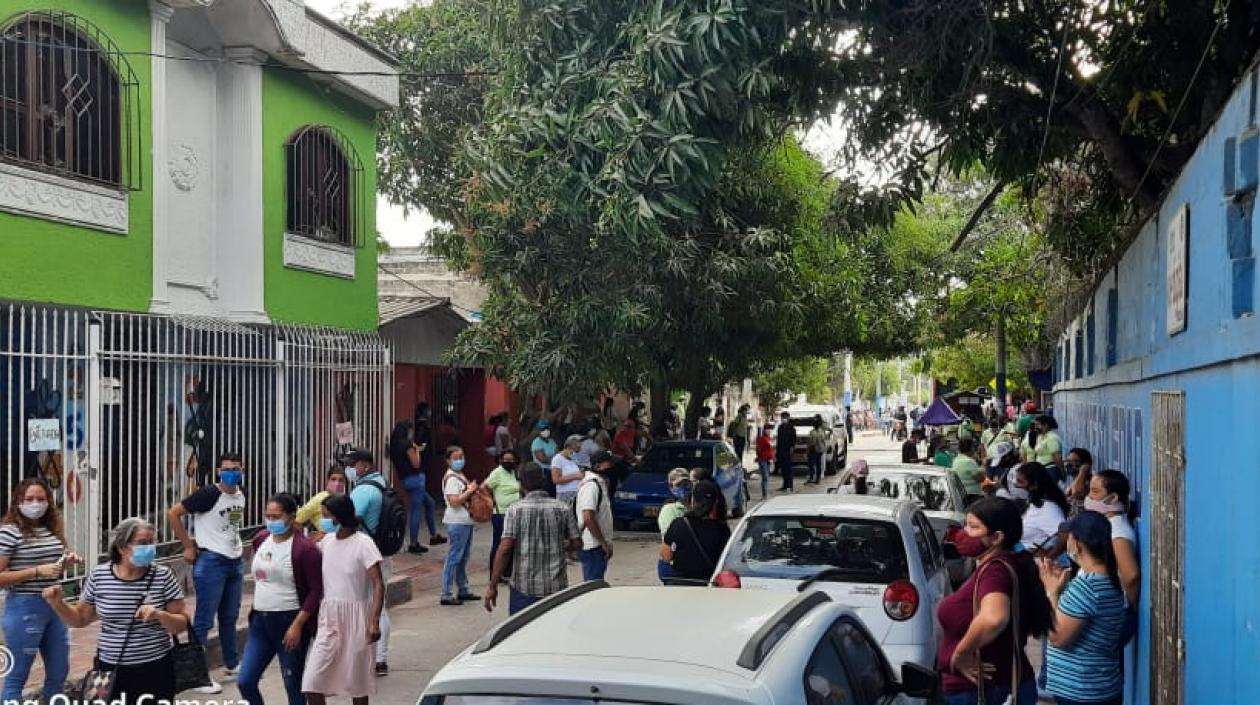 El plantón se realizó en la mañana de este lunes. 