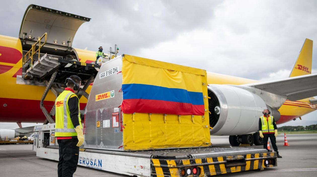 Llegada de las primeras 50.000 vacunas a Colombia.
