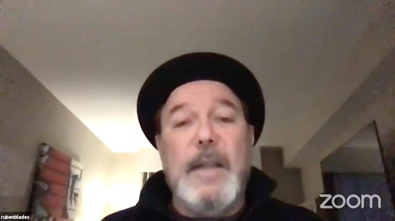 Rubén Blades durate el Facebook Live con sus seguidores.