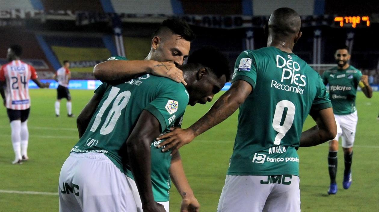 Marco Pérez celebra uno de sus goles, con el lamento de Dany Rosero de fondo.