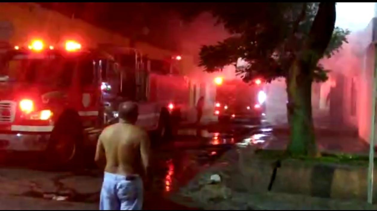 Momento del incendio en el Centro de Barranquilla. 