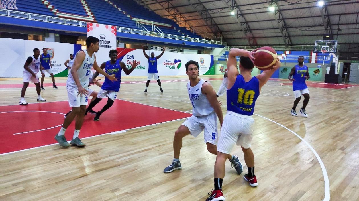  La selección Colombia entrena en el coliseo de Cali. 