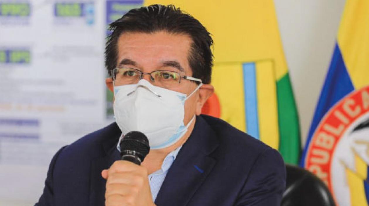 Fernando Ruíz, Ministro de Salud.