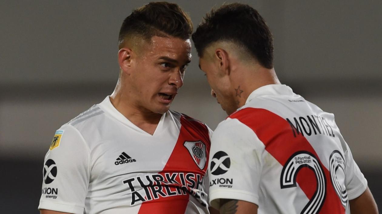 Rafael Santos Borré celebra su gol. 