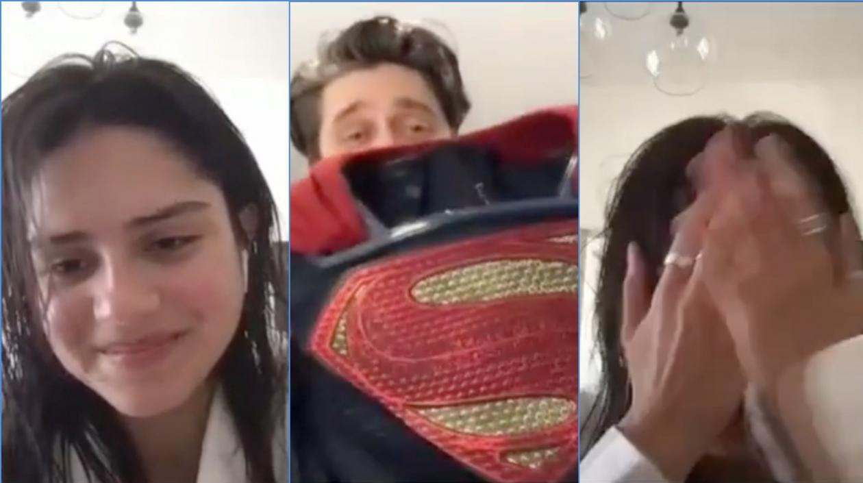 Momento en que Sasha Calle se entera de su nuevo papel. 