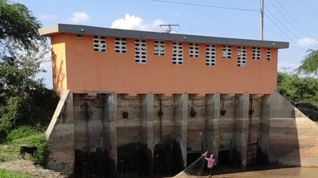 Cierran compuertas de Villa Rosa.