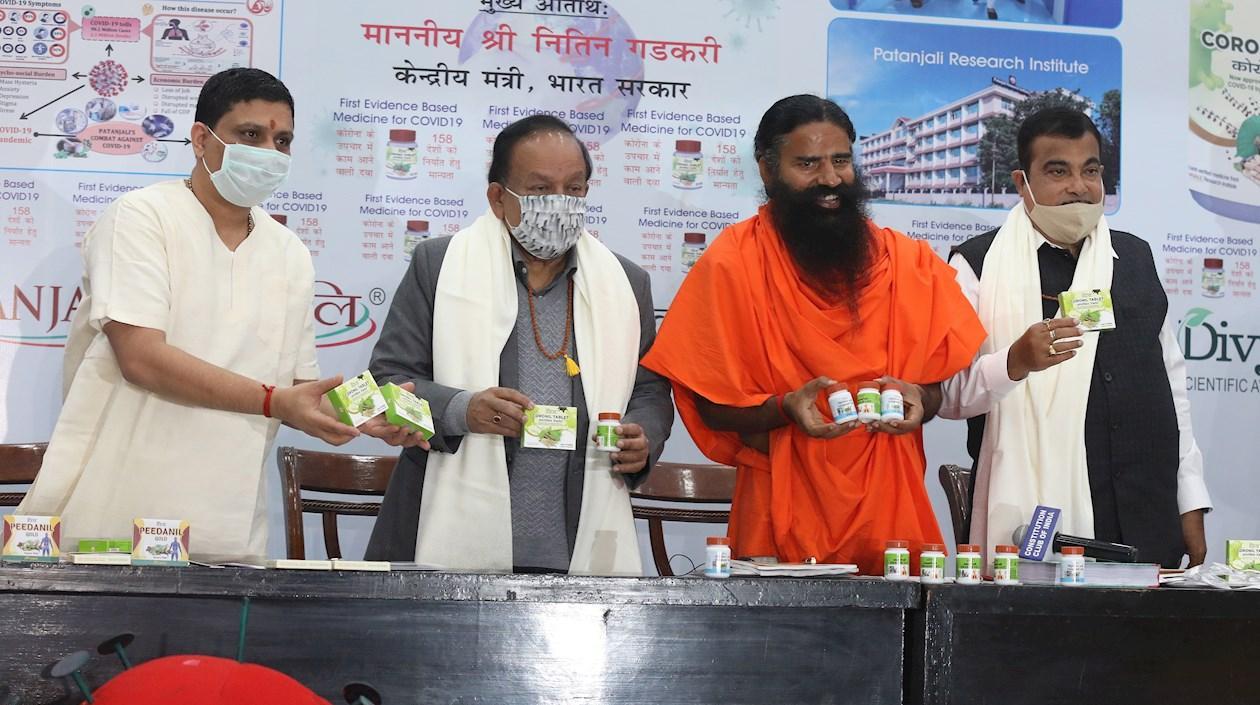 El escándalo en India es porque al lanzamiento del medicamento natural asistió hasta el Ministro de Salud de la India.