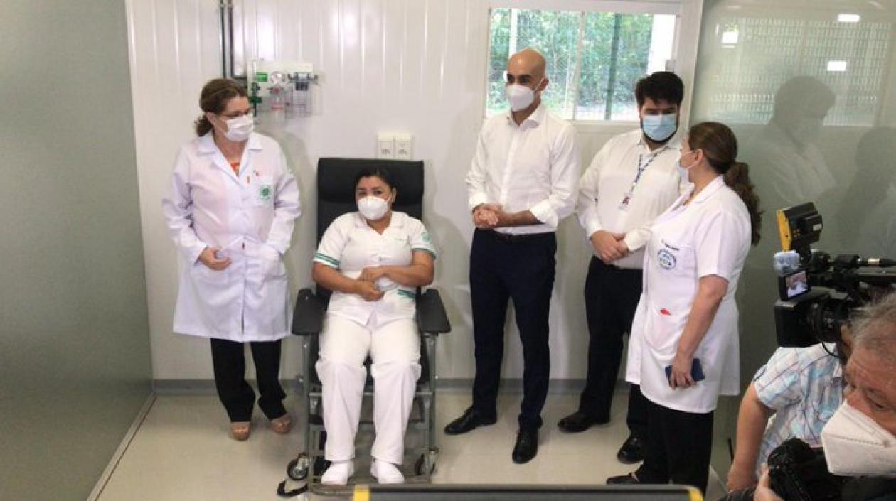 La enfermera Miriam Arrúa recibió su primera dosis de la vacuna contra el Covid-19.