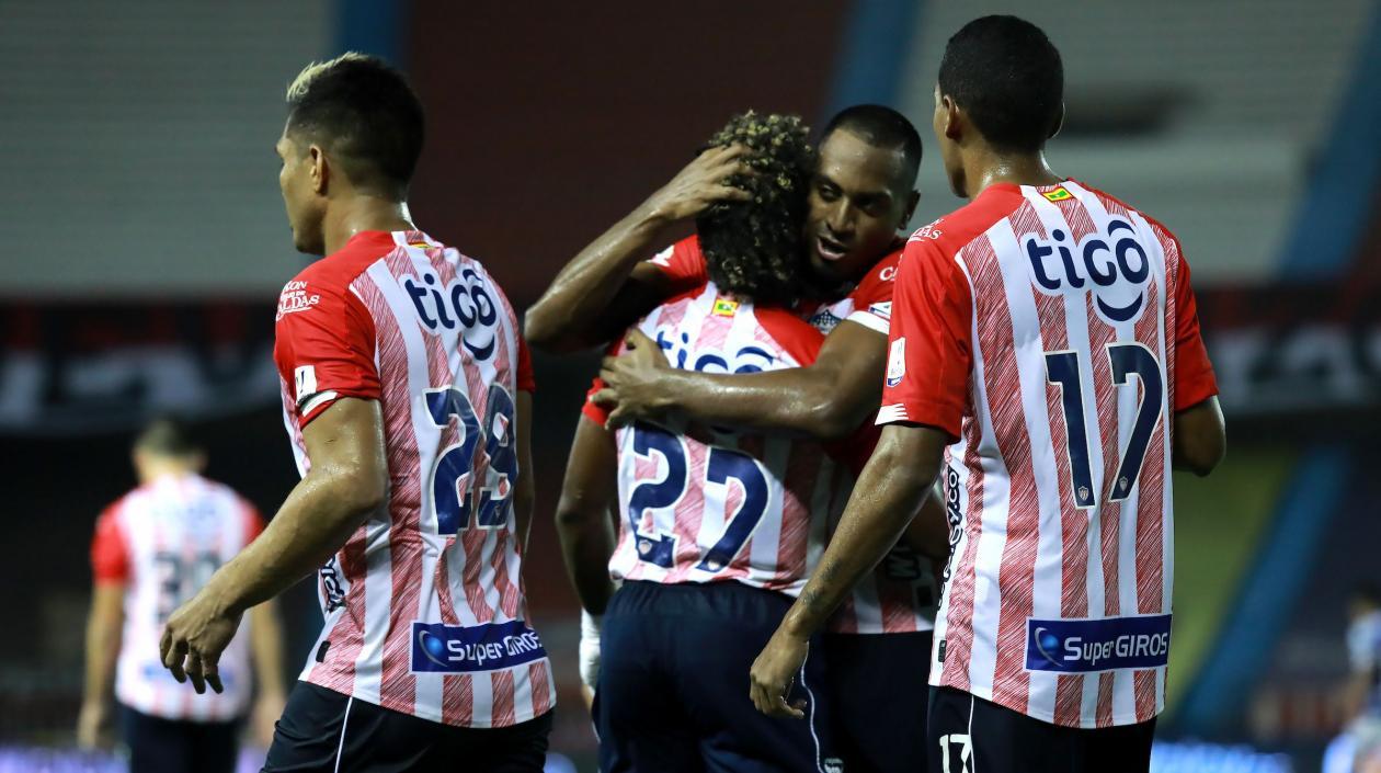 Jugadores del Junior celebrando el gol de Fabián Viáfara.