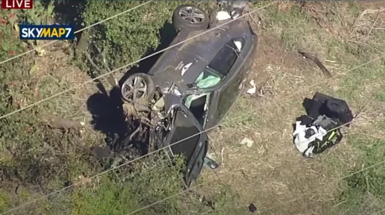 Escena del accidente de Tiger Woods. 