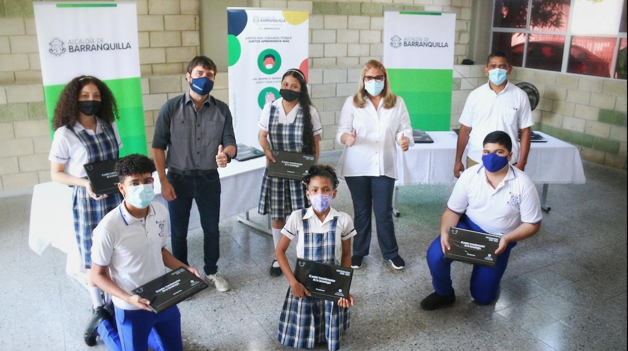 El Alcalde Jaime Pumarejo entregó 1.115 computadores para el beneficio de estudiantes de 79 instituciones educativas distritales.