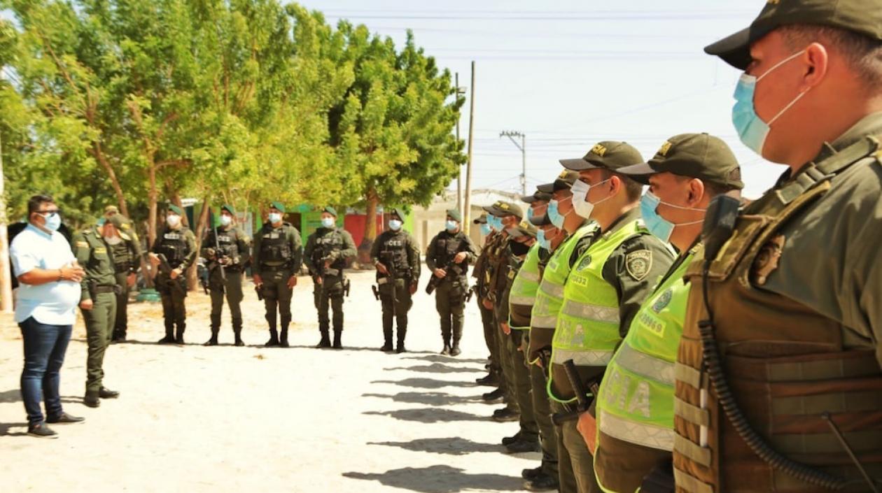 Presentación del grupo de policías.