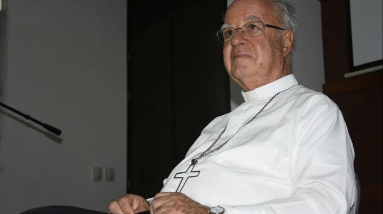 Monseñor Víctor Tamayo.