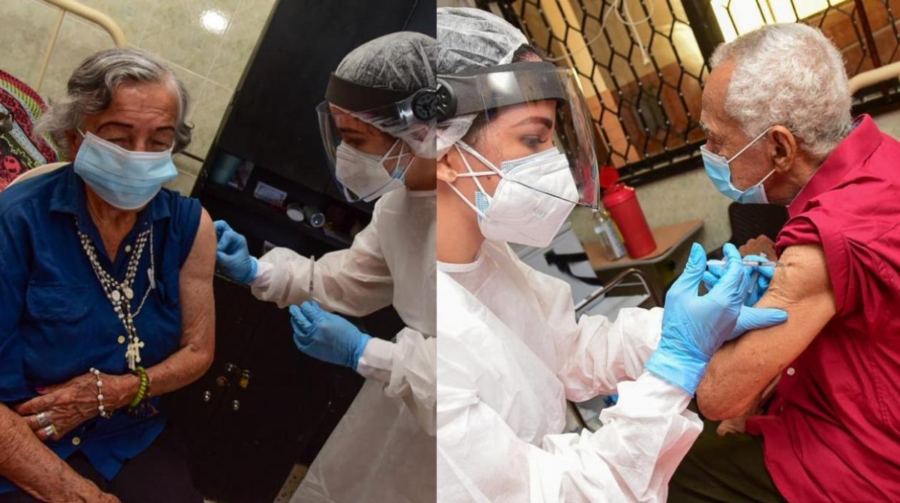 Dos de los adultos mayores vacunados.